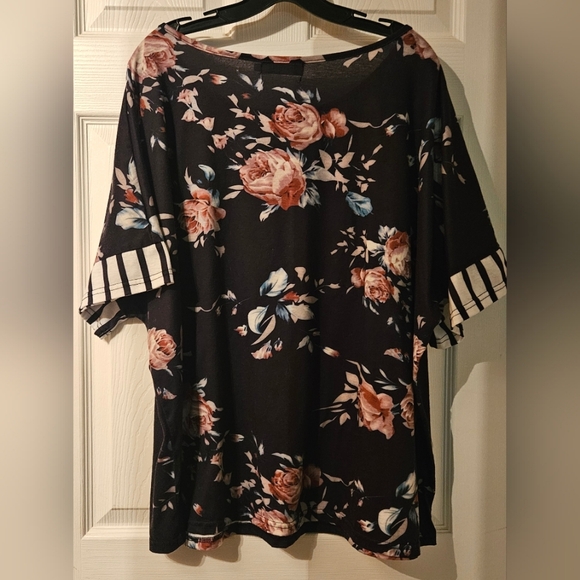 Miss Look Floral Top - Picture 2 of 4